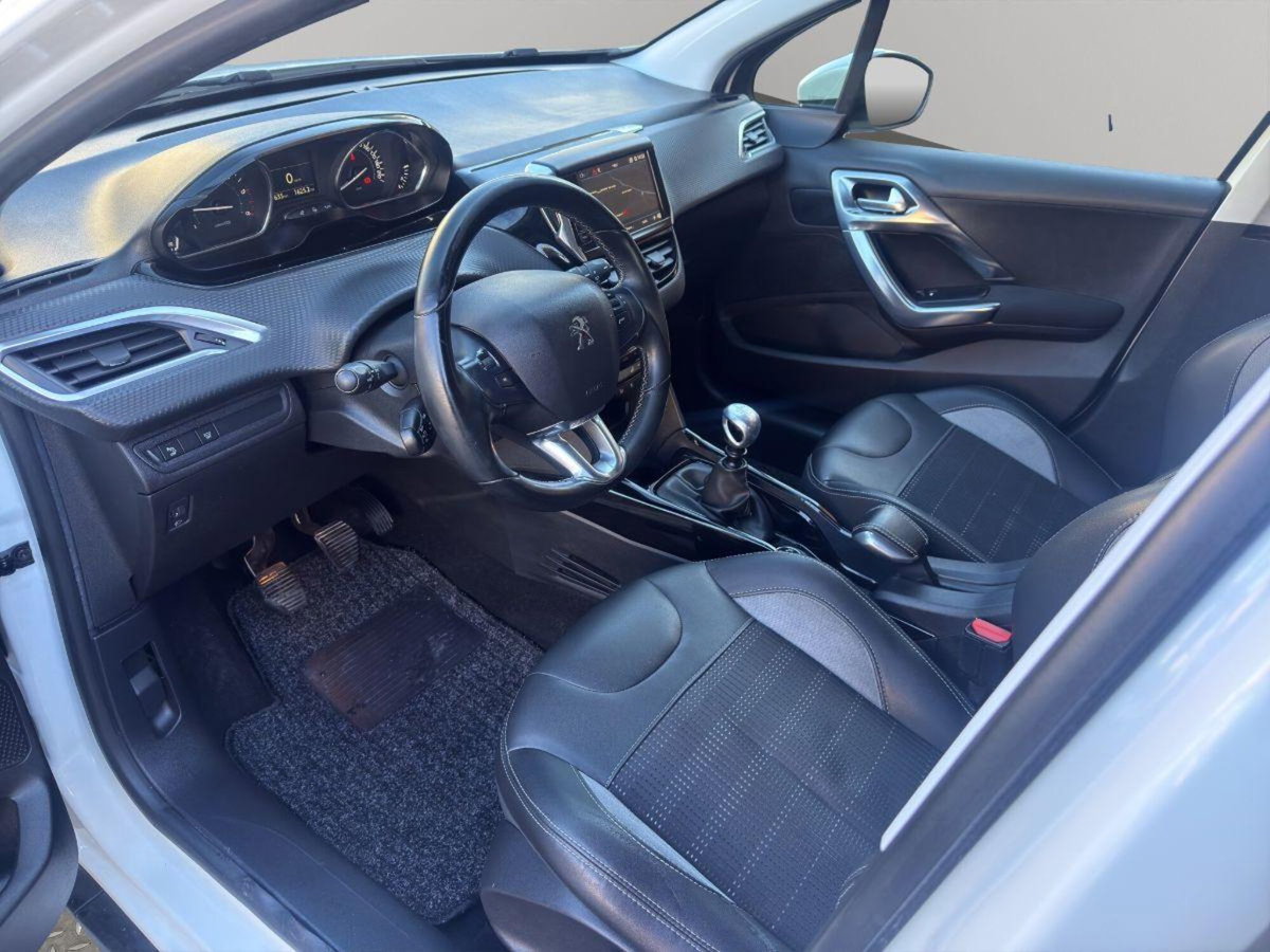 Peugeot 2008 100 S&S Black Matt (10)