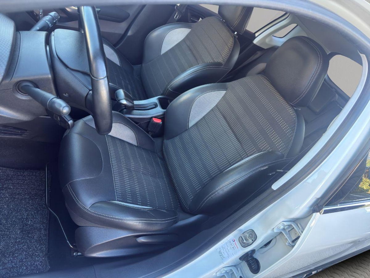 Peugeot 2008 100 S&S Black Matt (11)