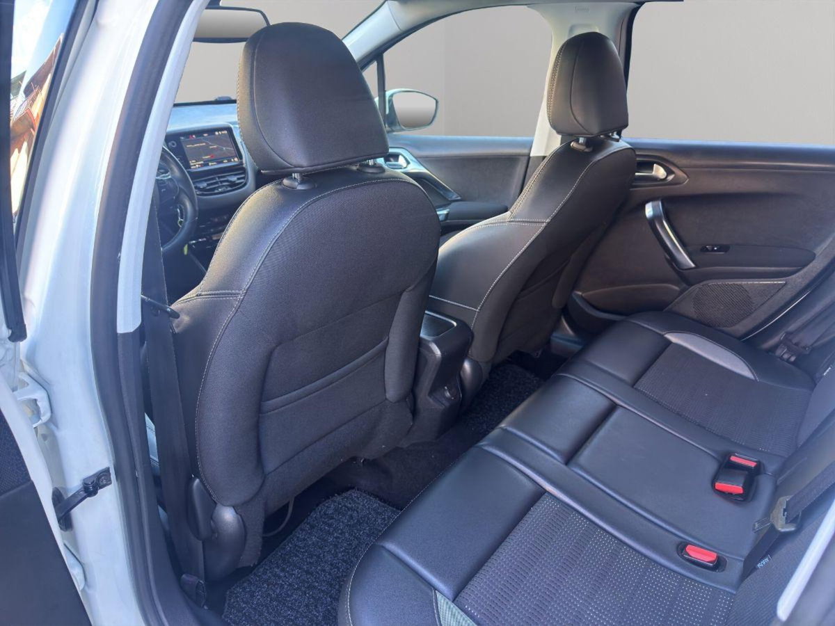 Peugeot 2008 100 S&S Black Matt (13)