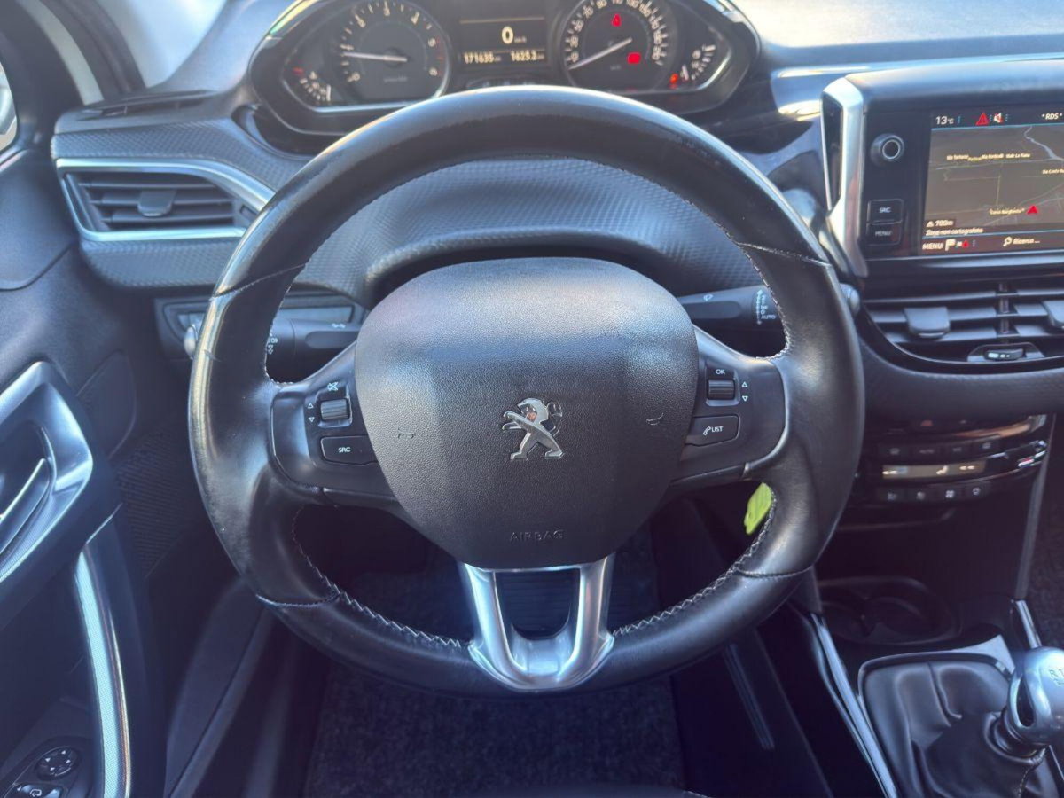 Peugeot 2008 100 S&S Black Matt (17)