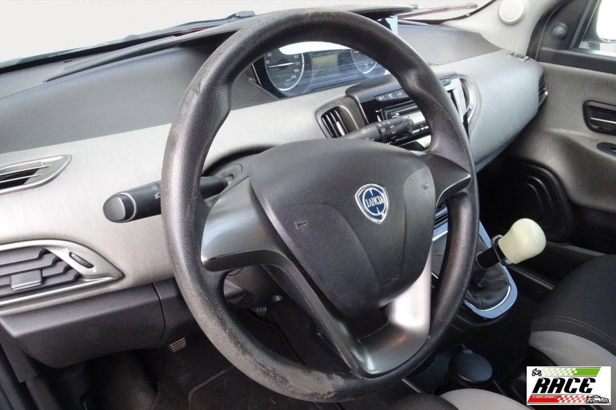 Lancia Ypsilon 1.2 69 CV 5 porte GPL Ecochic Gold (10)