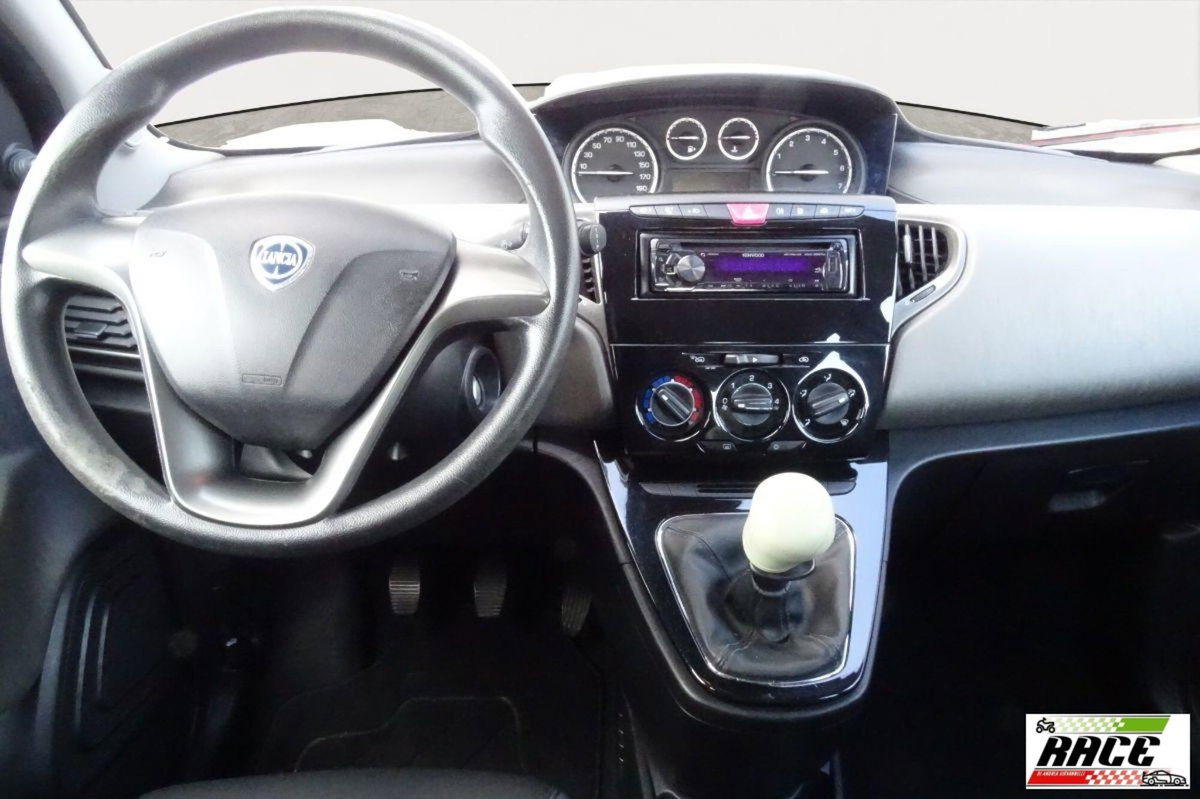 Lancia Ypsilon 1.2 69 CV 5 porte GPL Ecochic Gold (14)