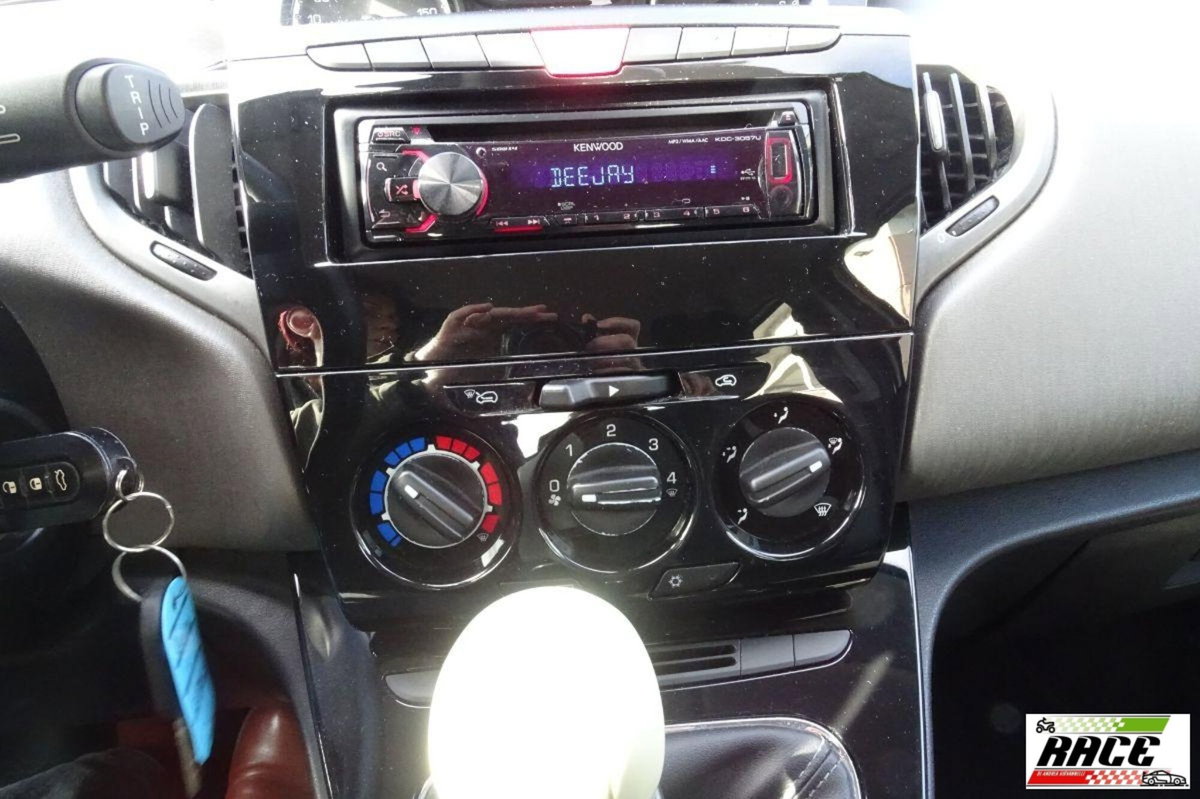 Lancia Ypsilon 1.2 69 CV 5 porte GPL Ecochic Gold (15)
