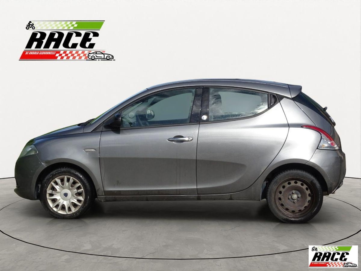 Lancia Ypsilon 1.2 69 CV 5 porte GPL Ecochic Gold (3)