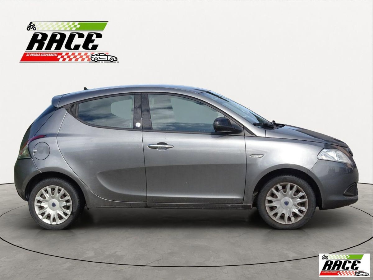 Lancia Ypsilon 1.2 69 CV 5 porte GPL Ecochic Gold (7)