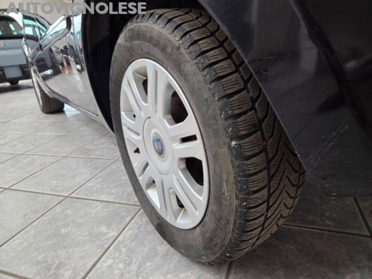 Fiat Idea 1.3 Multijet 16V Emotion (14)