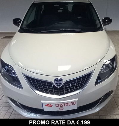 Lancia Ypsilon 1.0 FireFly 5 porte S&S Hybrid Ecochic Silver usata