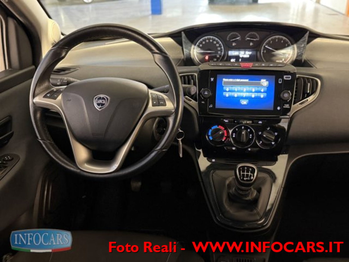 Lancia Ypsilon 1.0 FireFly 5 porte S&S Hybrid Ecochic Gold (10)