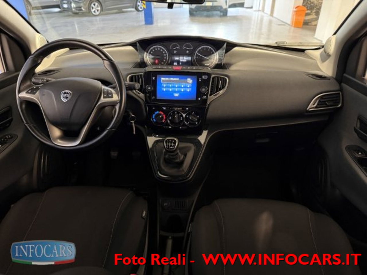 Lancia Ypsilon 1.0 FireFly 5 porte S&S Hybrid Ecochic Gold (11)