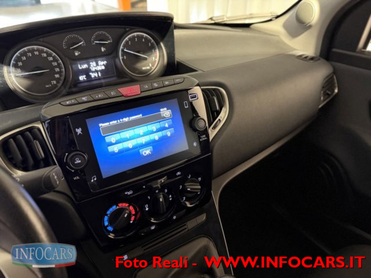 Lancia Ypsilon 1.0 FireFly 5 porte S&S Hybrid Ecochic Gold (14)