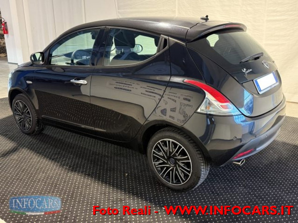 Lancia Ypsilon 1.0 FireFly 5 porte S&S Hybrid Ecochic Gold (2)