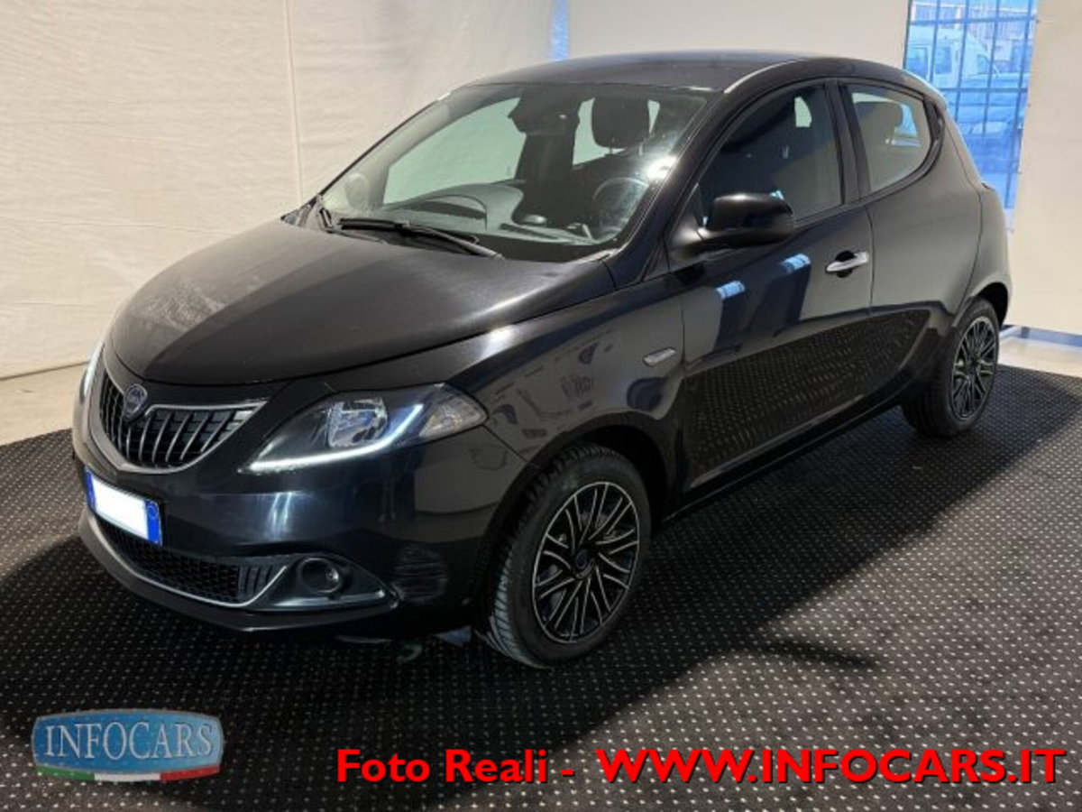 Lancia Ypsilon 1.0 FireFly 5 porte S&S Hybrid Ecochic Gold (3)