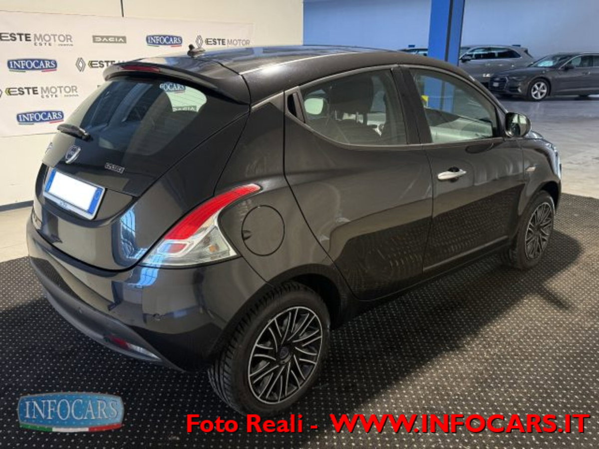 Lancia Ypsilon 1.0 FireFly 5 porte S&S Hybrid Ecochic Gold (4)