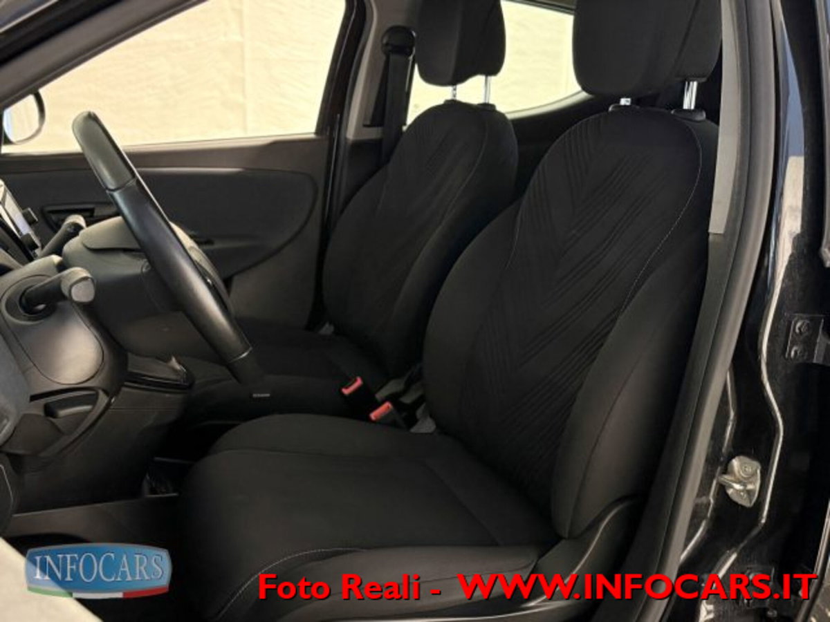 Lancia Ypsilon 1.0 FireFly 5 porte S&S Hybrid Ecochic Gold (5)
