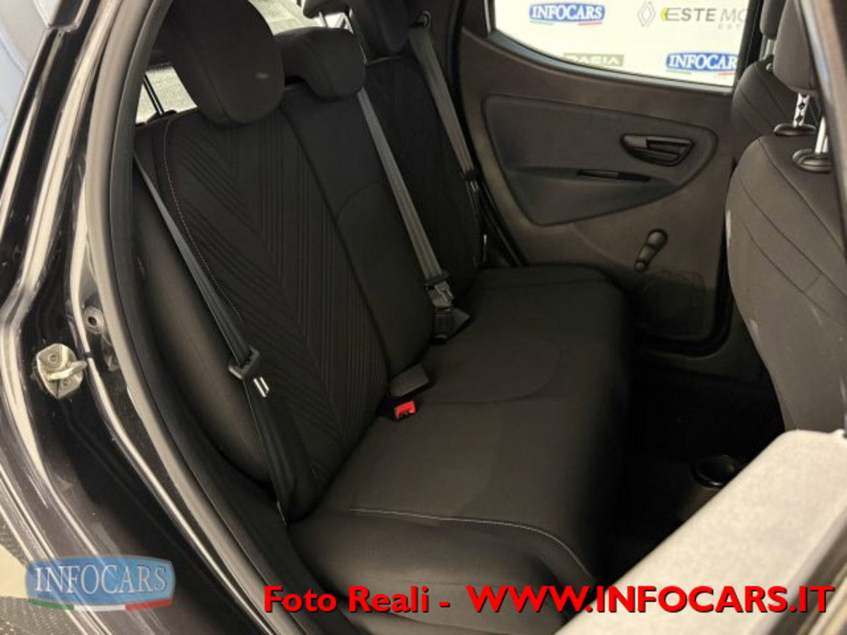 Lancia Ypsilon 1.0 FireFly 5 porte S&S Hybrid Ecochic Gold (8)