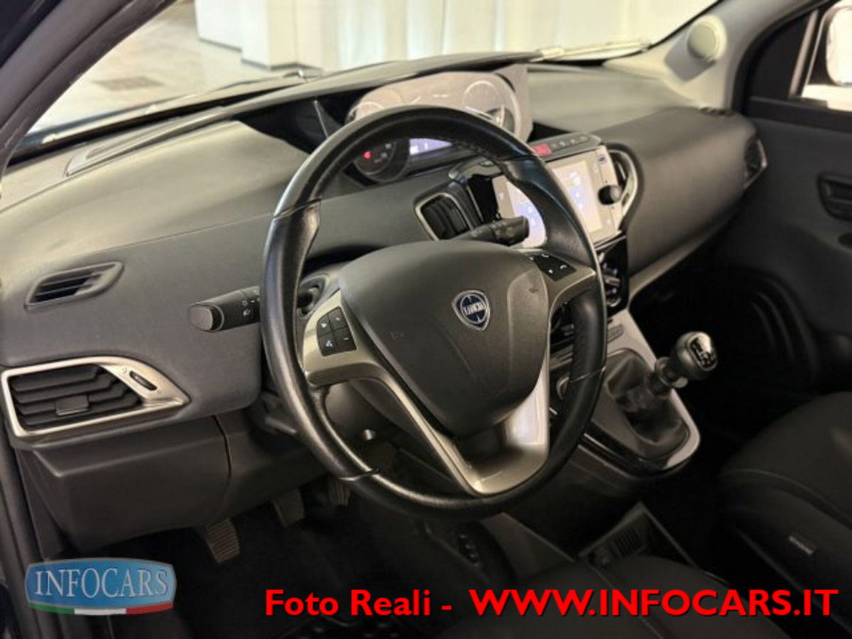 Lancia Ypsilon 1.0 FireFly 5 porte S&S Hybrid Ecochic Gold (9)