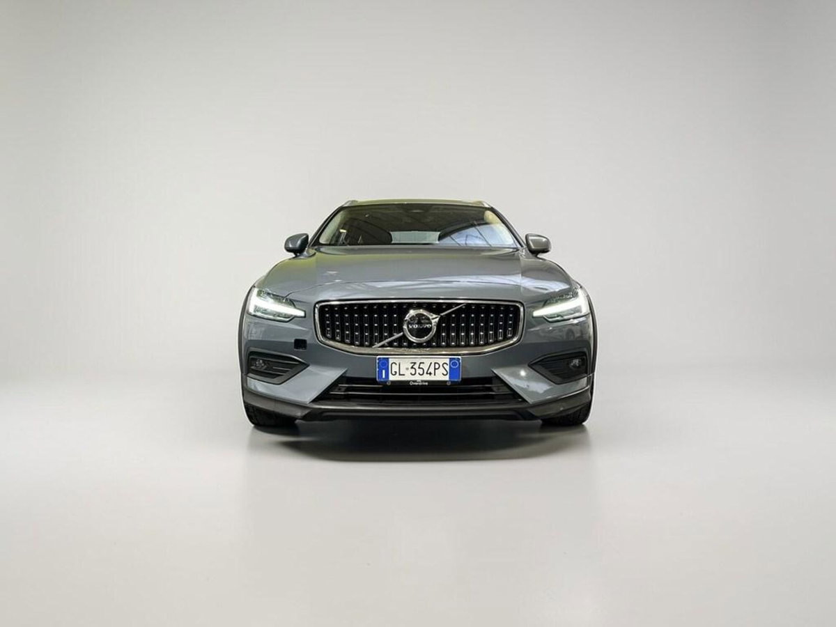 Volvo V60 Cross Country 2.0 b4 Ultimate awd auto (2)
