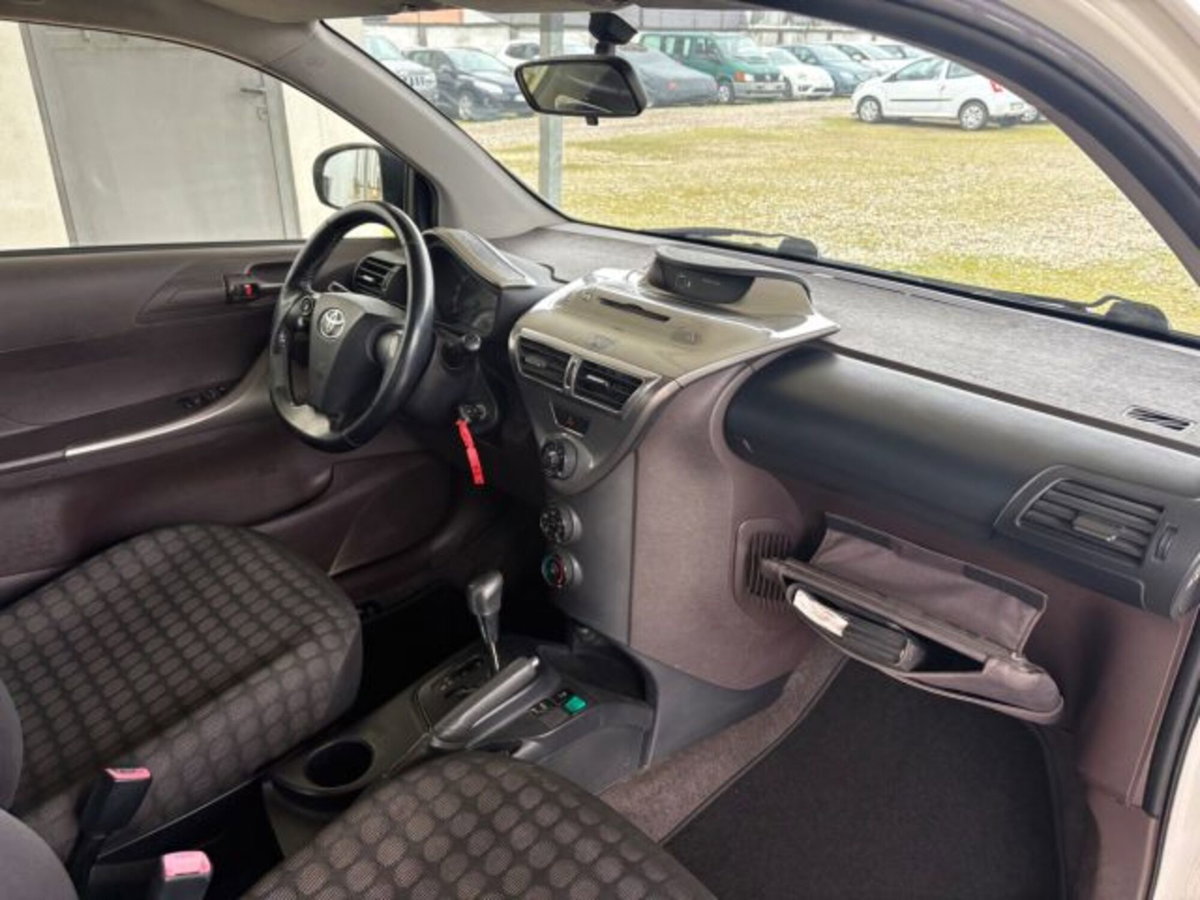 Toyota iQ 1.0 CVT Lounge (12)
