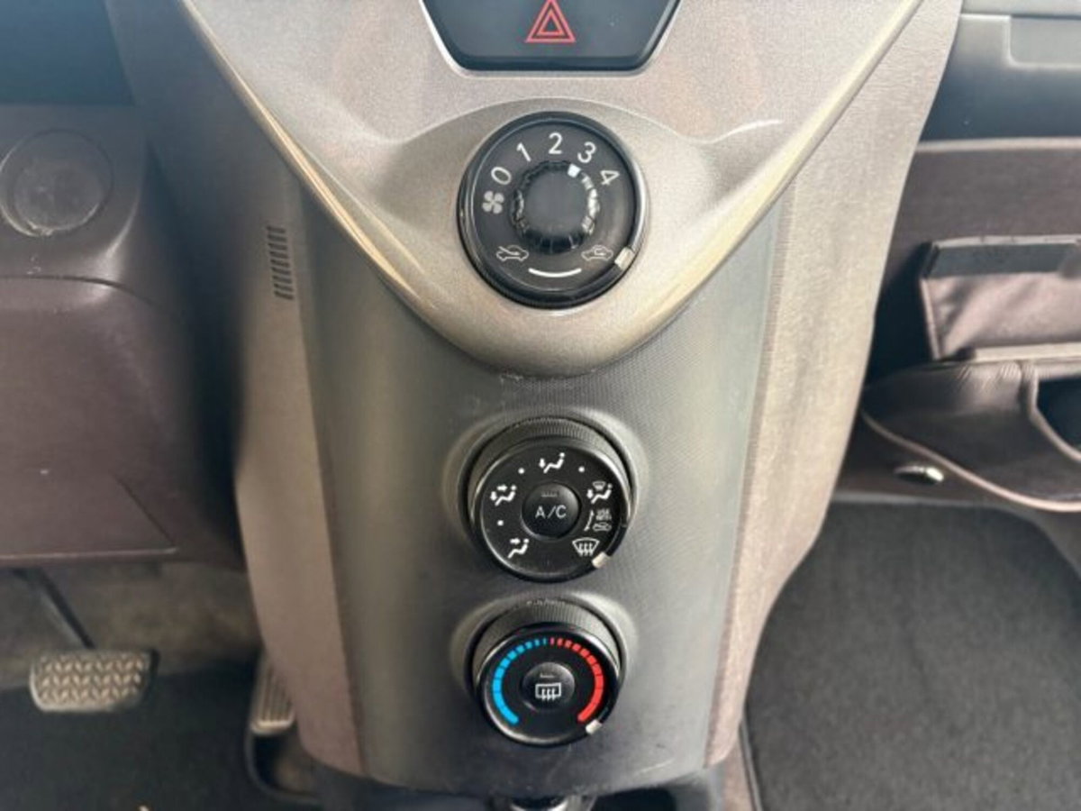 Toyota iQ 1.0 CVT Lounge (16)