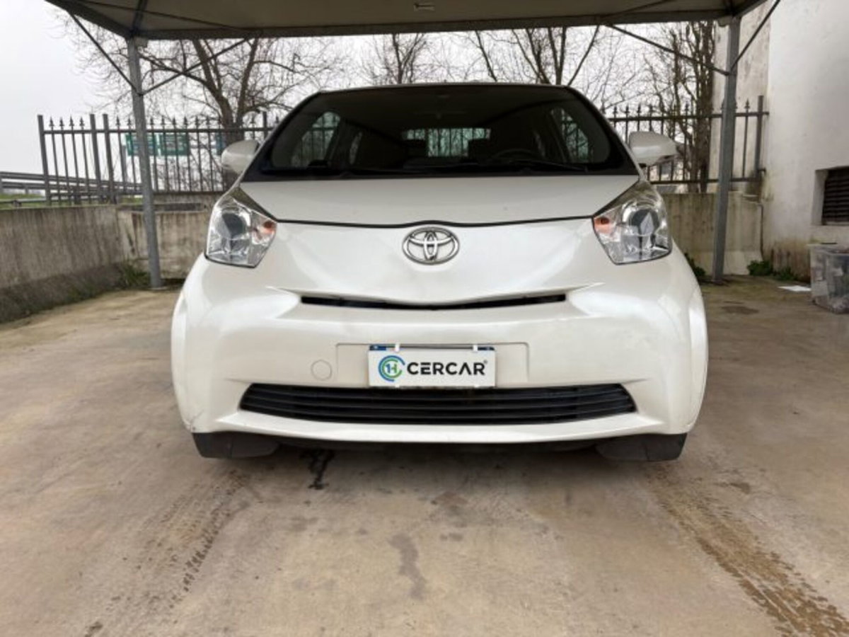 Toyota iQ 1.0 CVT Lounge (2)