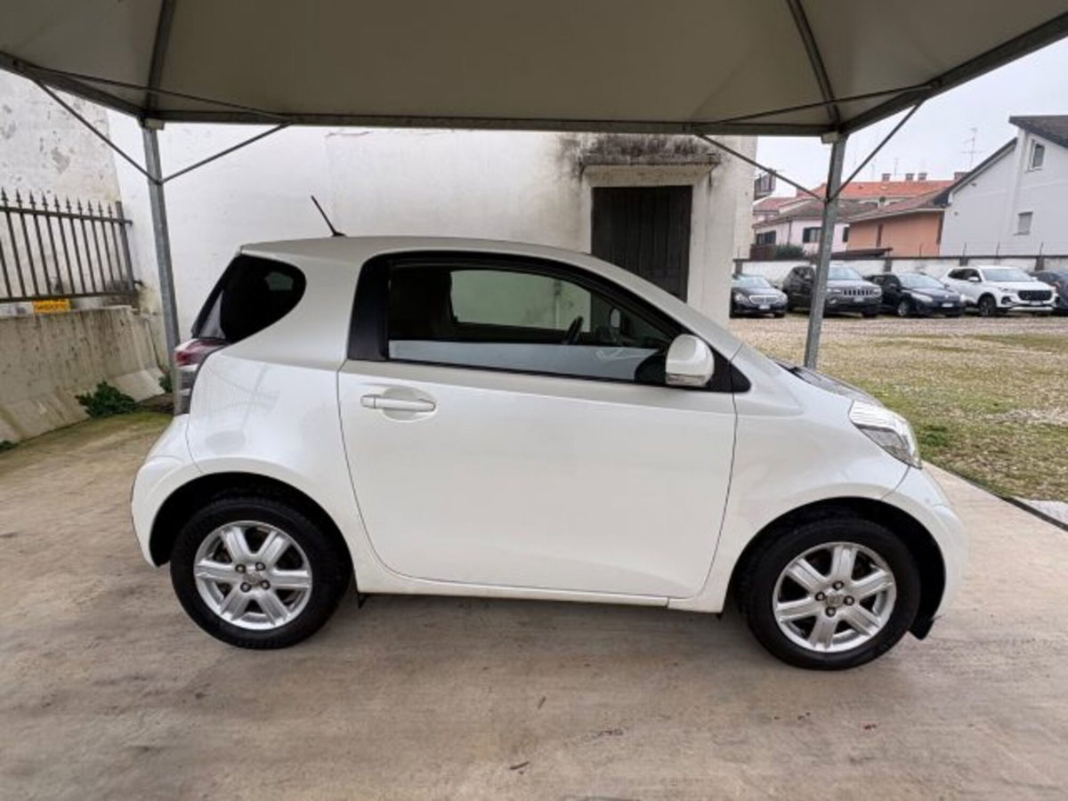 Toyota iQ 1.0 CVT Lounge (7)