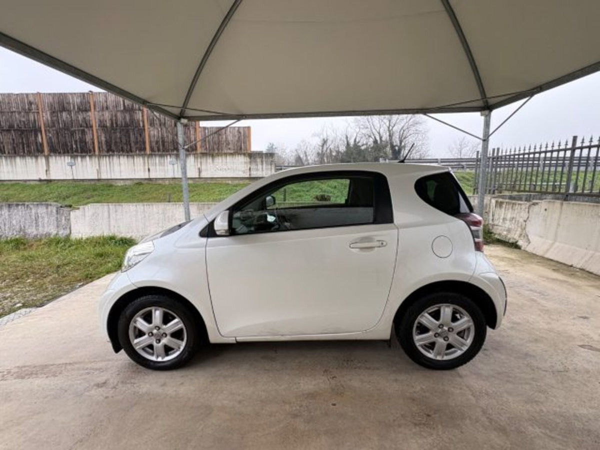 Toyota iQ 1.0 CVT Lounge (8)