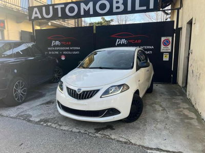 Lancia Ypsilon 1.0 FireFly 5 porte S&S Hybrid Ecochic Silver usata