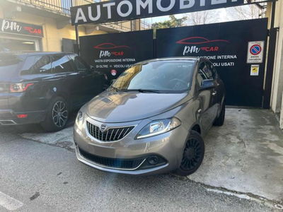 Lancia Ypsilon 1.0 FireFly 5 porte S&S Hybrid Ecochic Silver usata
