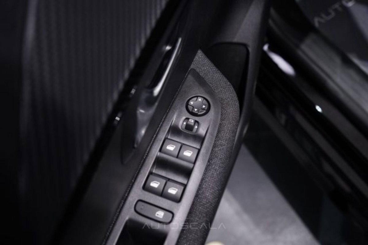 Peugeot 208 1.2 hybrid Active 100cv e-dcs 6 (10)