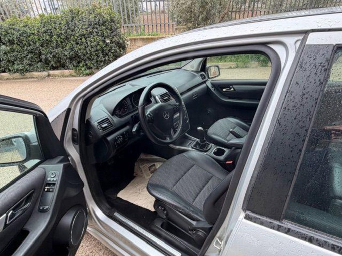 Mercedes-Benz Classe A 180 CDI Avantgarde (9)