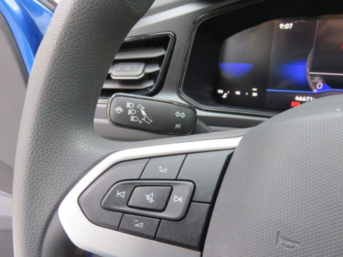 Volkswagen T-Roc 1.0 TSI Life (9)