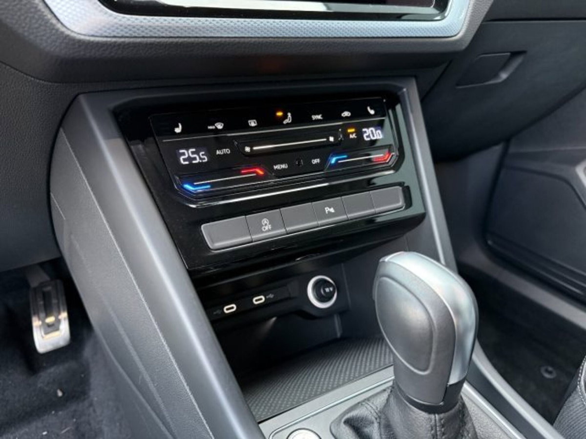 Volkswagen Touran 1.5 tsi Edition 150cv (15)
