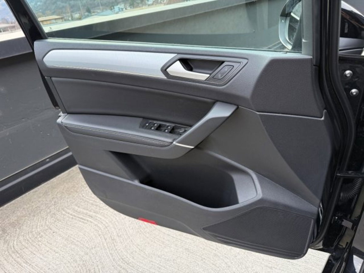 Volkswagen Touran 1.5 tsi Edition 150cv (7)