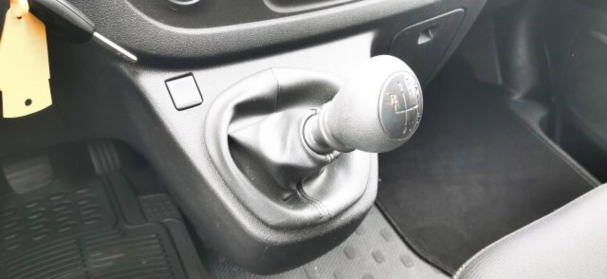 Nissan NV300 1.6 dCi Twin Turbo 145CV Start&Stop PC-TN Combi (12)