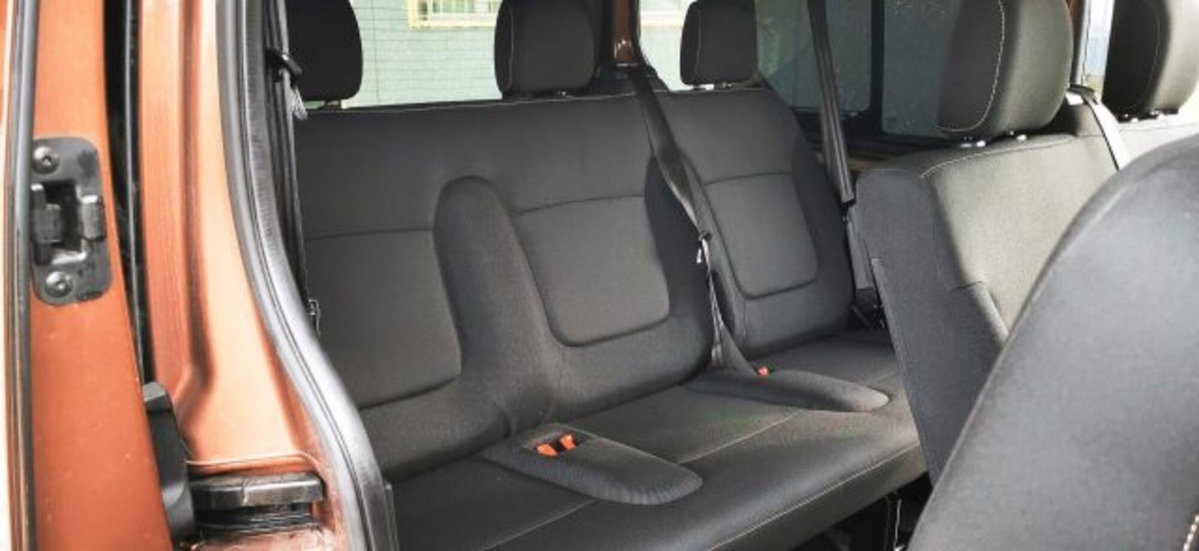 Nissan NV300 1.6 dCi Twin Turbo 145CV Start&Stop PC-TN Combi (15)