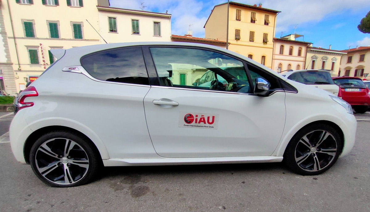 Peugeot 208 THP 200 CV 3 porte GTi (10)