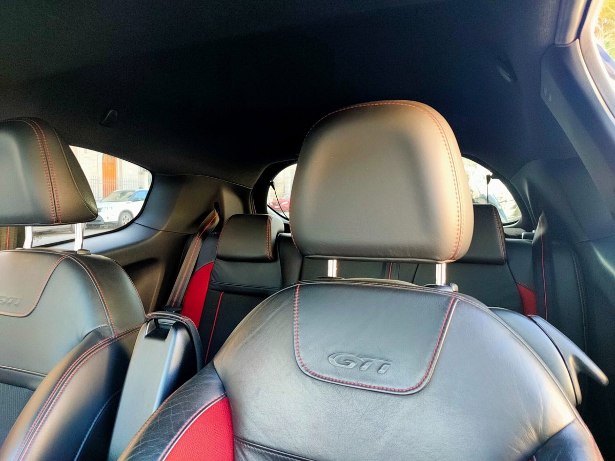 Peugeot 208 THP 200 CV 3 porte GTi (16)