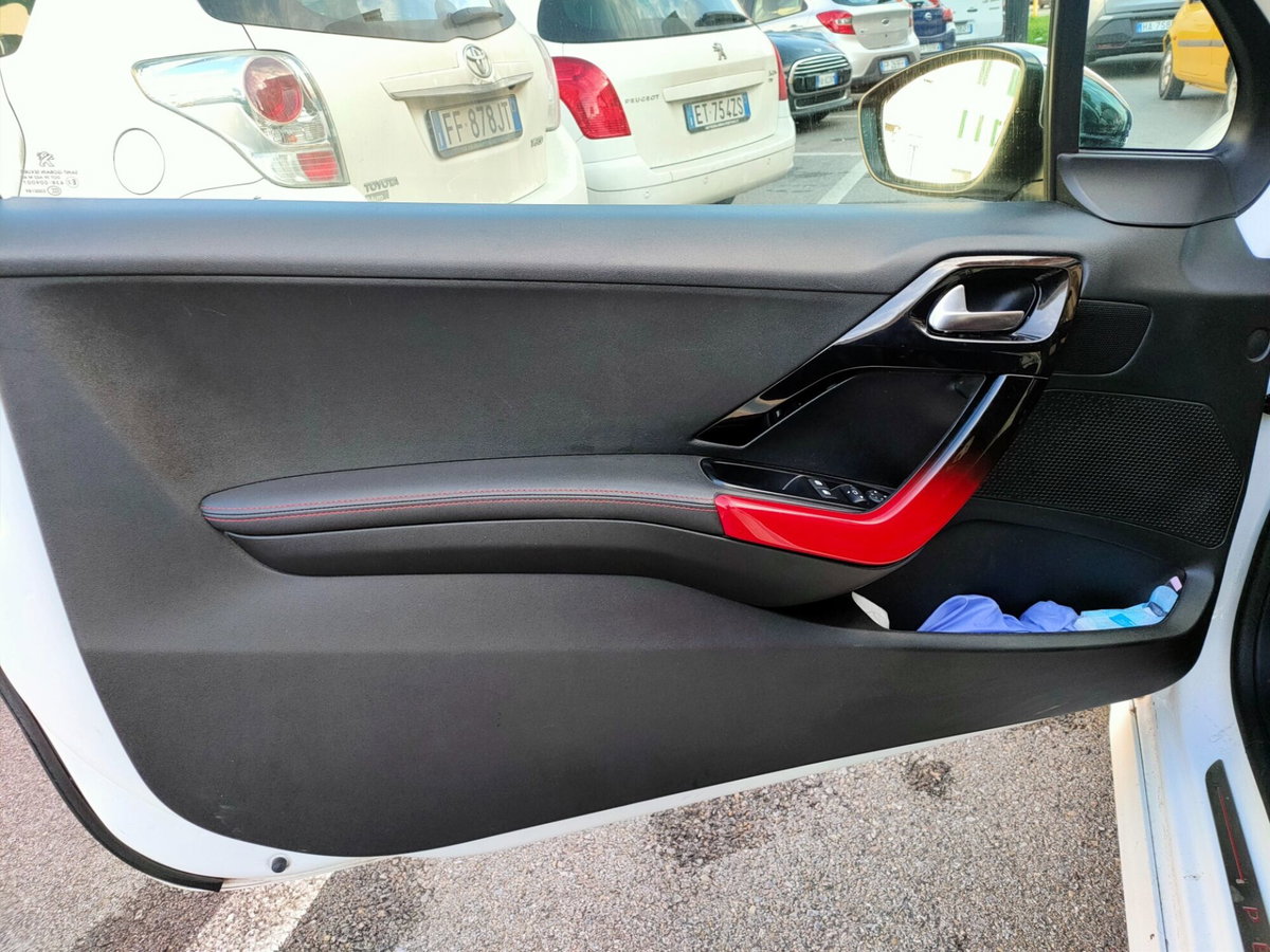 Peugeot 208 THP 200 CV 3 porte GTi (17)
