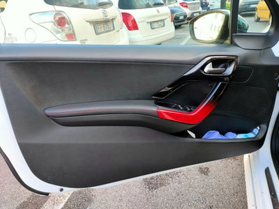Peugeot 208 THP 200 CV 3 porte GTi (17)