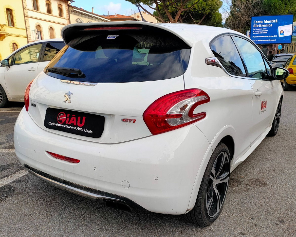 Peugeot 208 THP 200 CV 3 porte GTi (9)