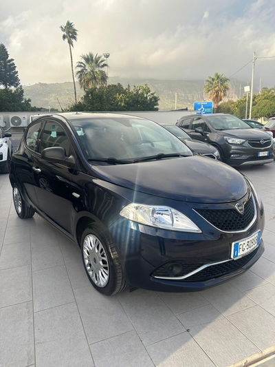 Lancia Ypsilon 1.2 69 CV 5 porte Silver usata