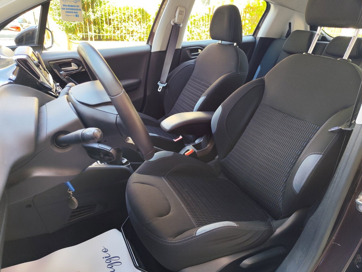 Peugeot 208 HDi 68 CV 5 porte Allure (11)