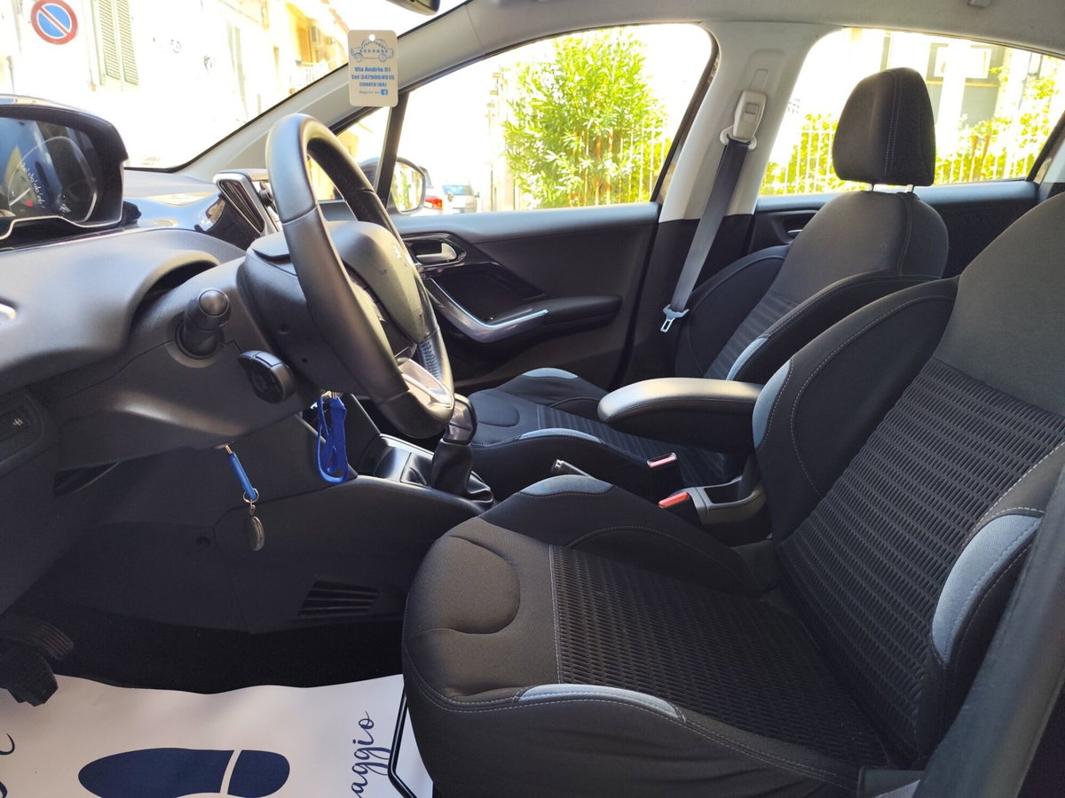 Peugeot 208 HDi 68 CV 5 porte Allure (12)