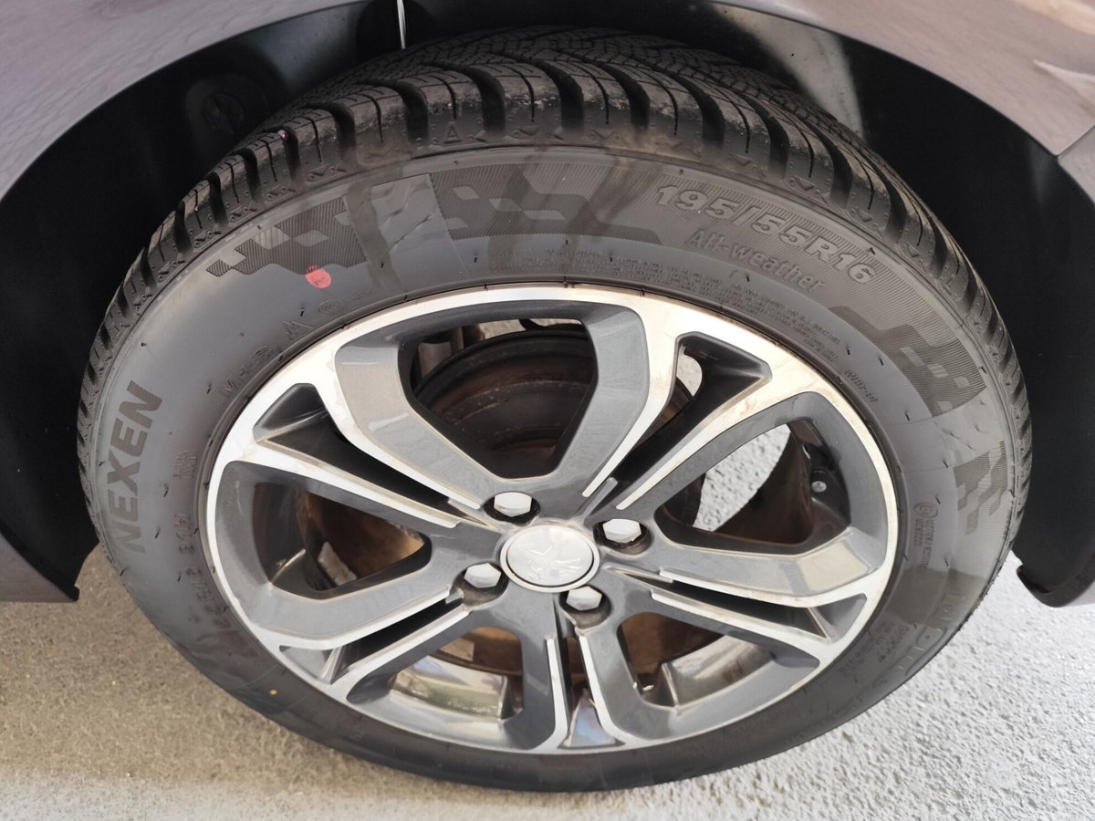 Peugeot 208 HDi 68 CV 5 porte Allure (17)
