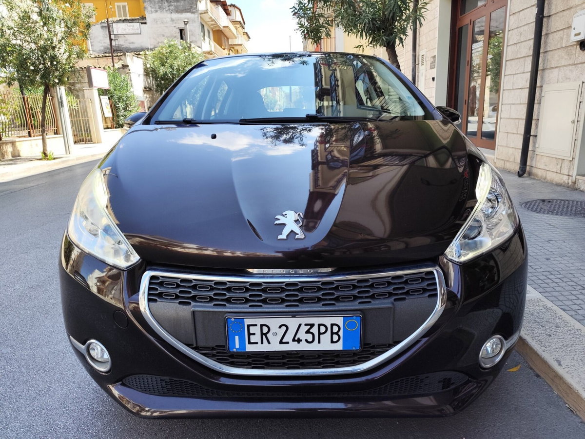 Peugeot 208 HDi 68 CV 5 porte Allure (2)