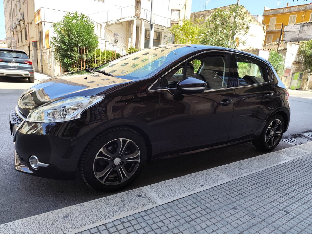 Peugeot 208 HDi 68 CV 5 porte Allure (4)