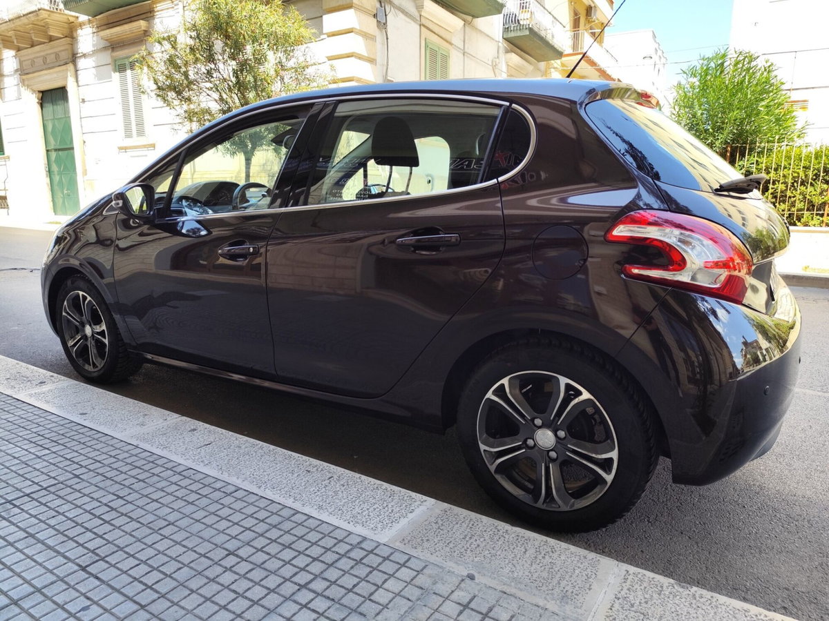 Peugeot 208 HDi 68 CV 5 porte Allure (5)