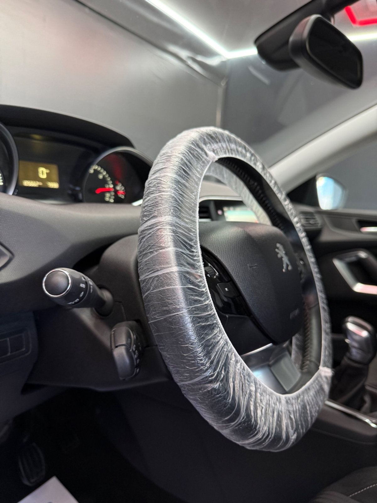 Peugeot 308 1.6 HDi 92 CV Active (11)