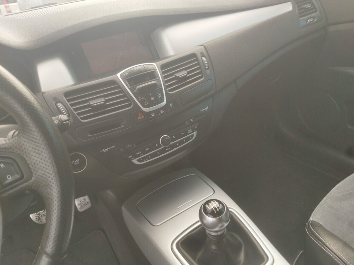 Renault Laguna SporTour 2.0 dCi 180CV SporTour GT (10)