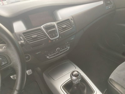Renault Laguna SporTour 2.0 dCi 180CV SporTour GT (10)